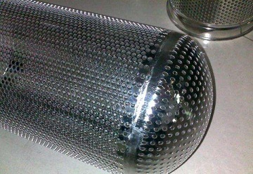 A filter screen made of perforated Inconel 600 sintered wire mesh
