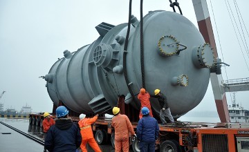 An HFC-134a reactor with Inconel 600 cladding plates inside